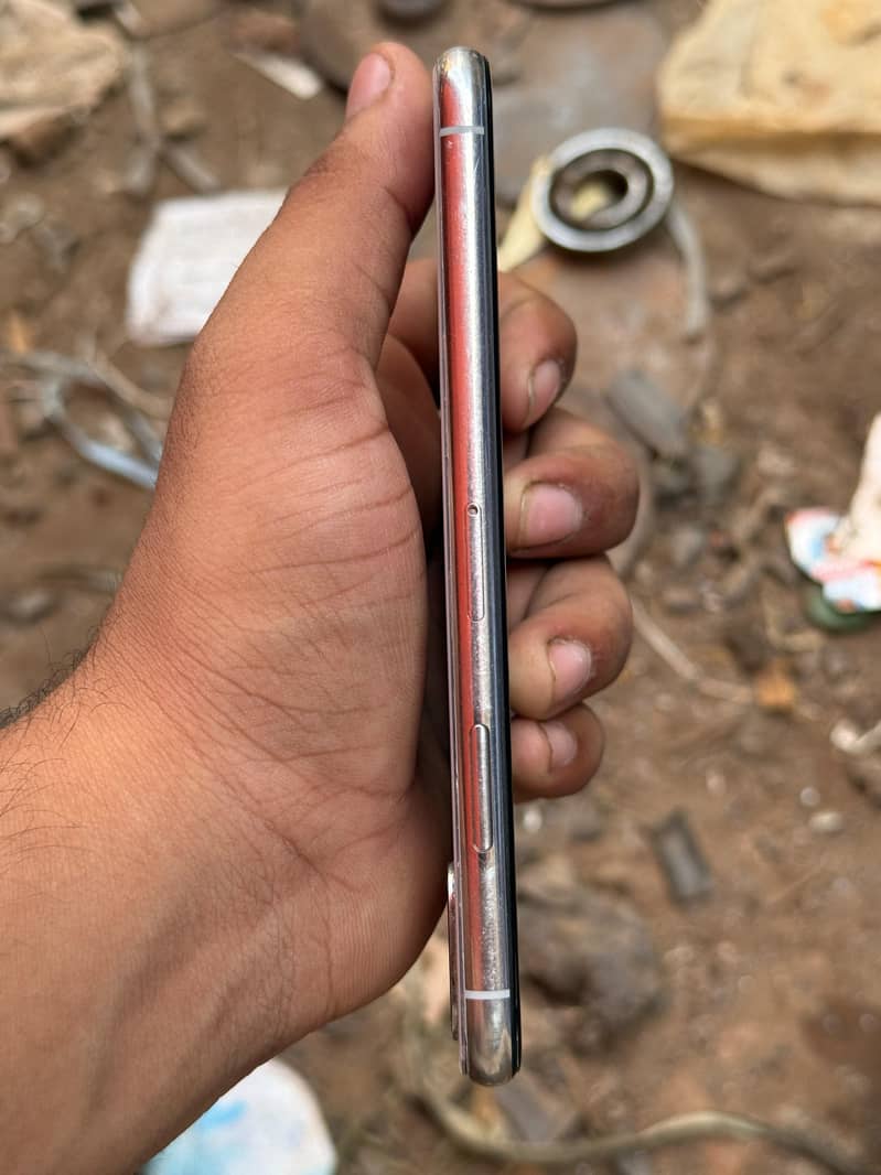 Apple iPhone X 5
