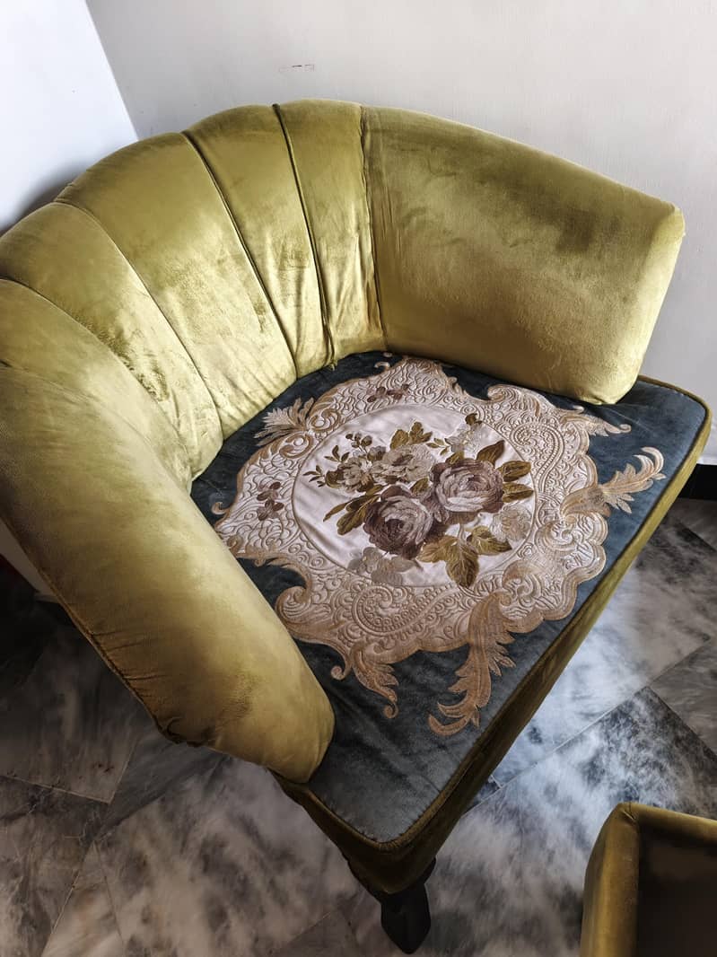Two coffee chairs with side table 0