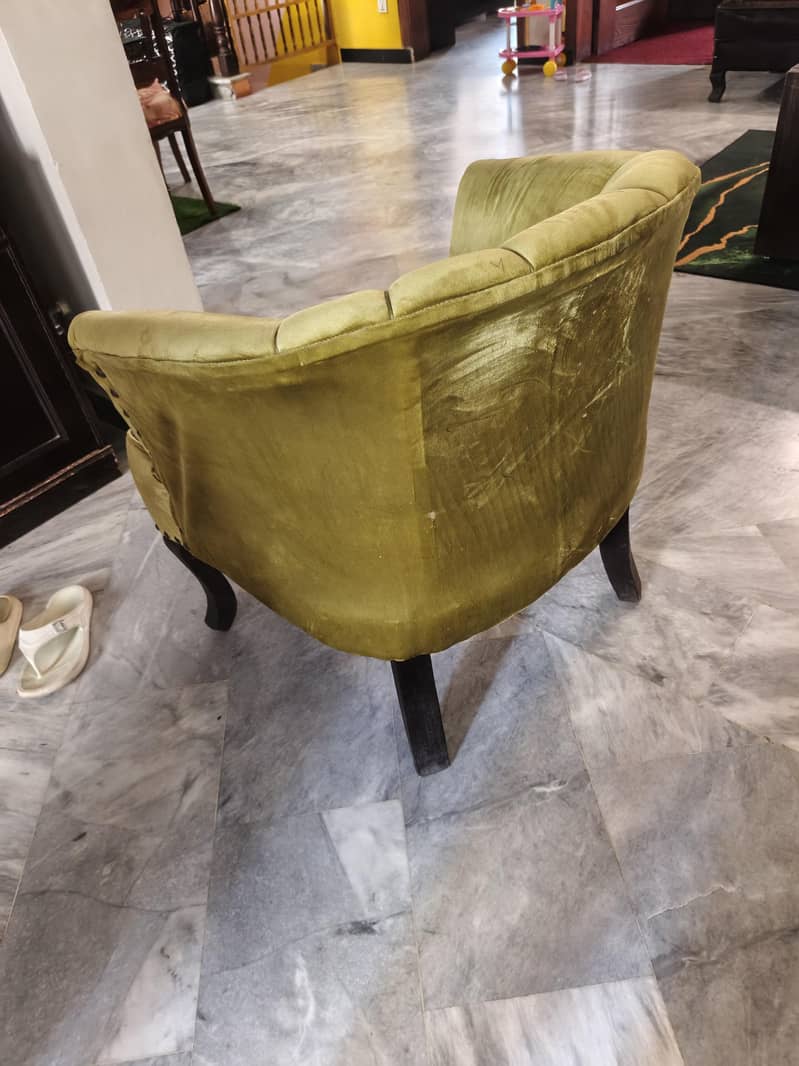 Two coffee chairs with side table 3