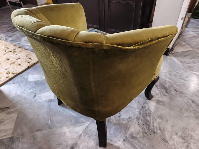Two coffee chairs with side table 4