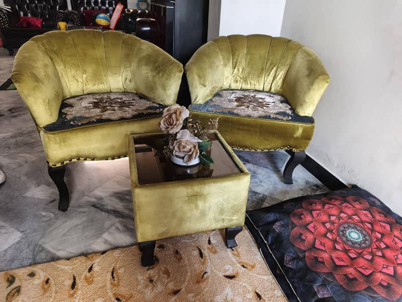 Two coffee chairs with side table 7