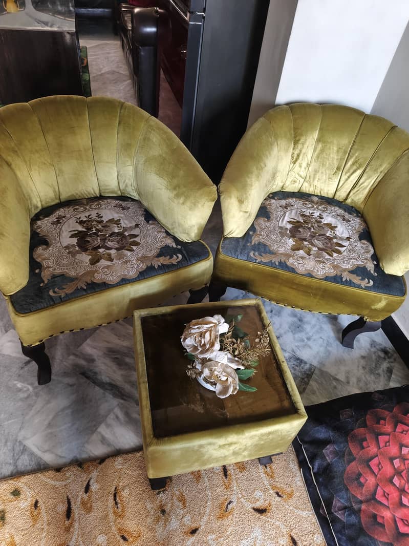 Two coffee chairs with side table 8