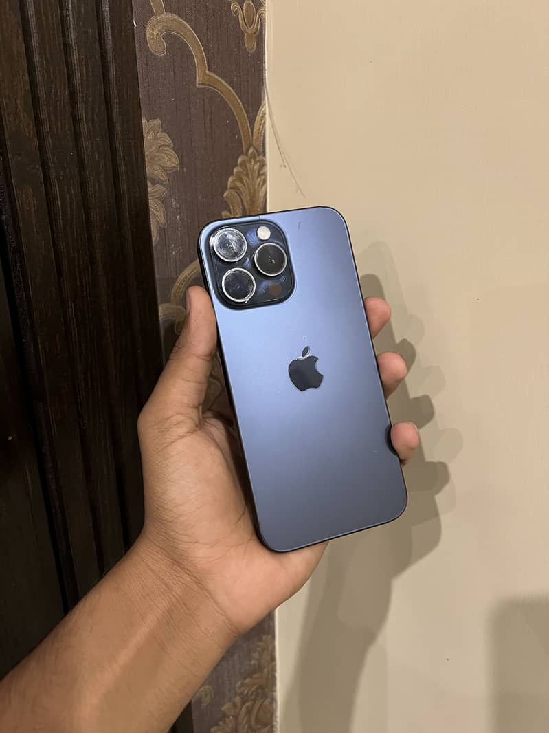 Apple iPhone 15 Pro Max 3