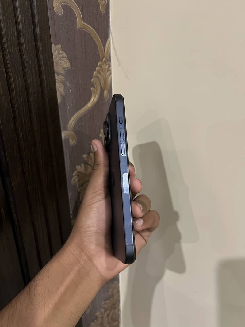 Apple iPhone 15 Pro Max 4