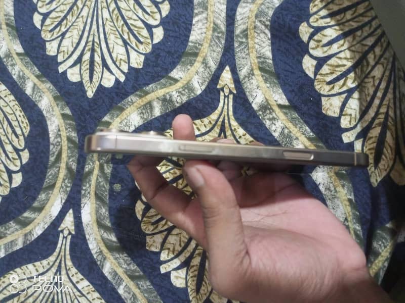 Apple iPhone 16 Pro Max 4