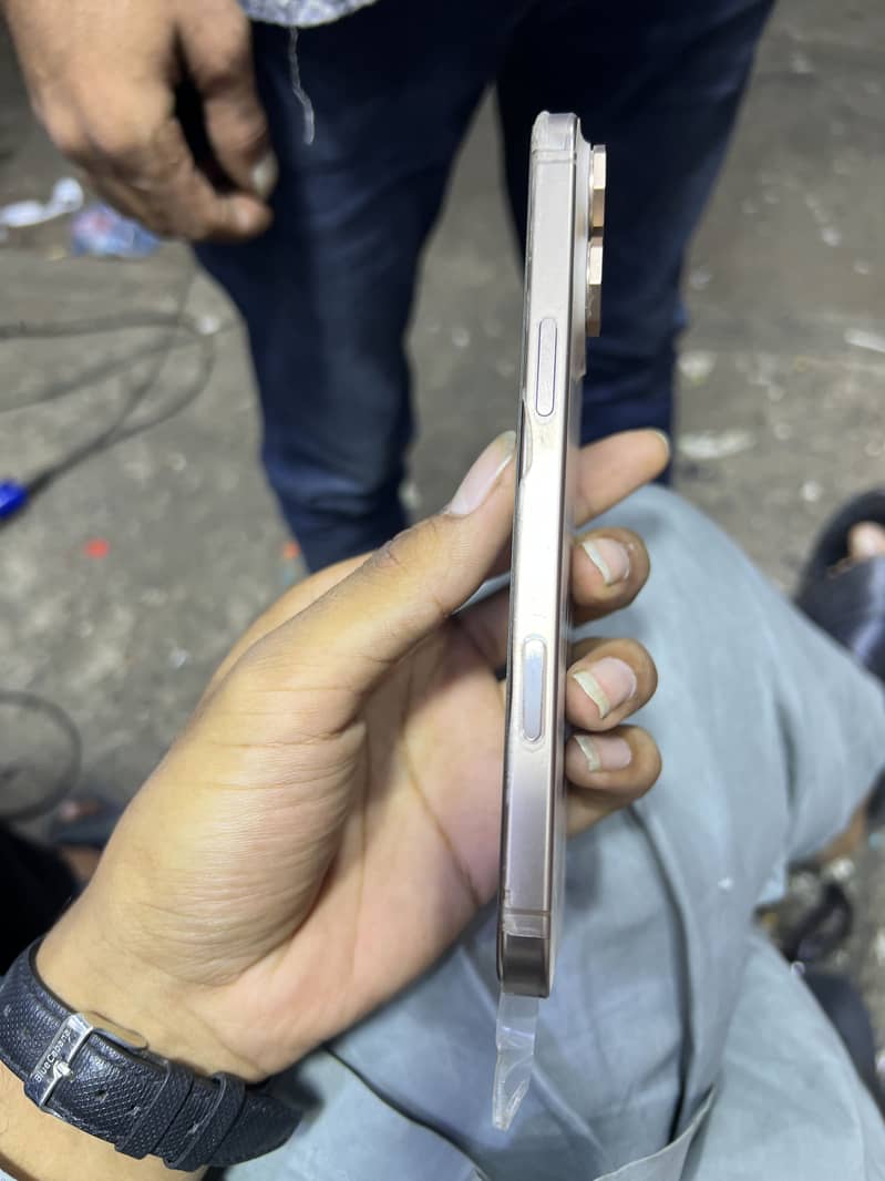 iPhone 16 pro max jv 1