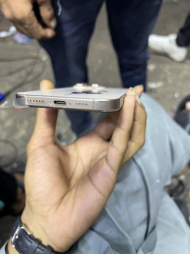 iPhone 16 pro max jv 3