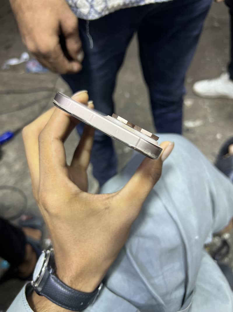 iPhone 16 pro max jv 5