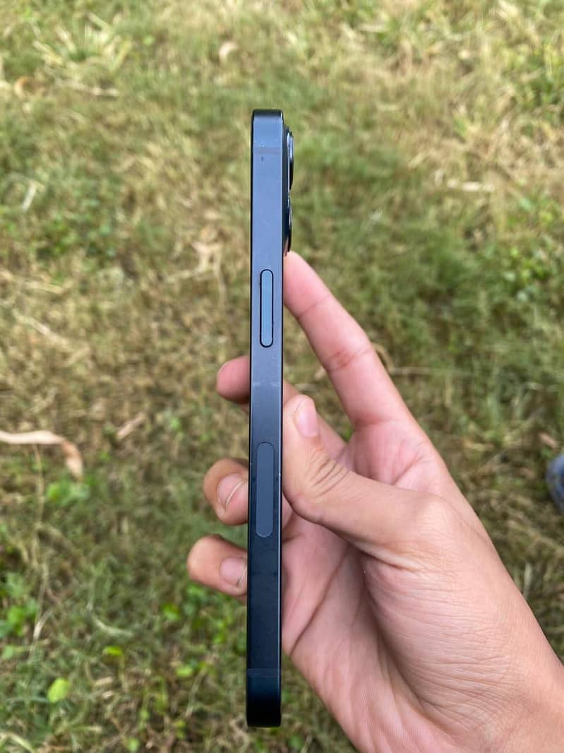 Apple iPhone 13 2