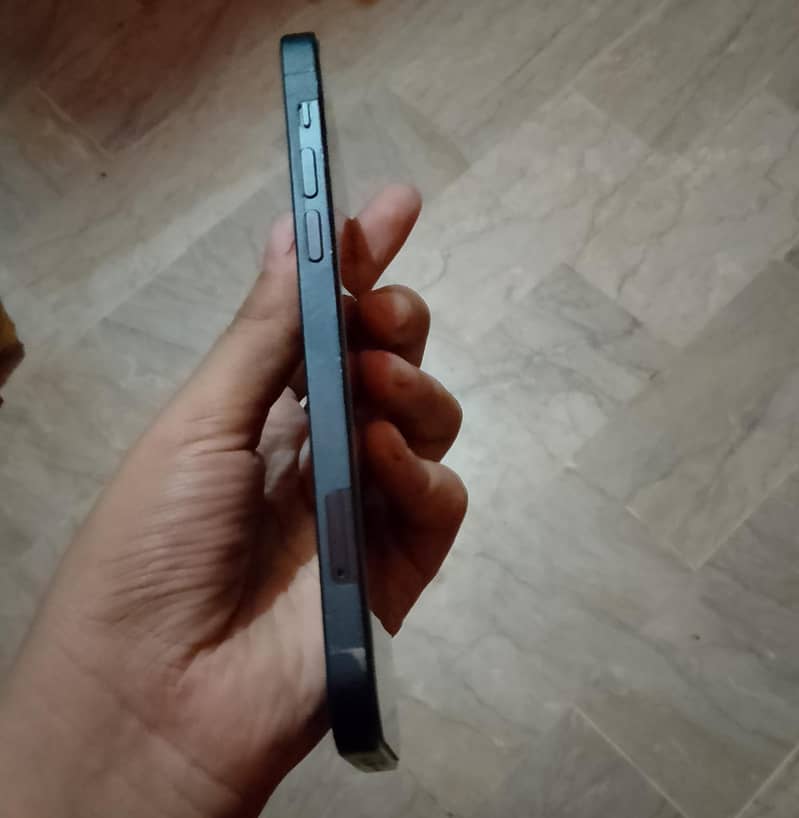 Apple iPhone 12 3
