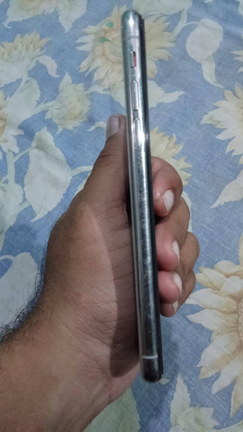 Apple iPhone X 3