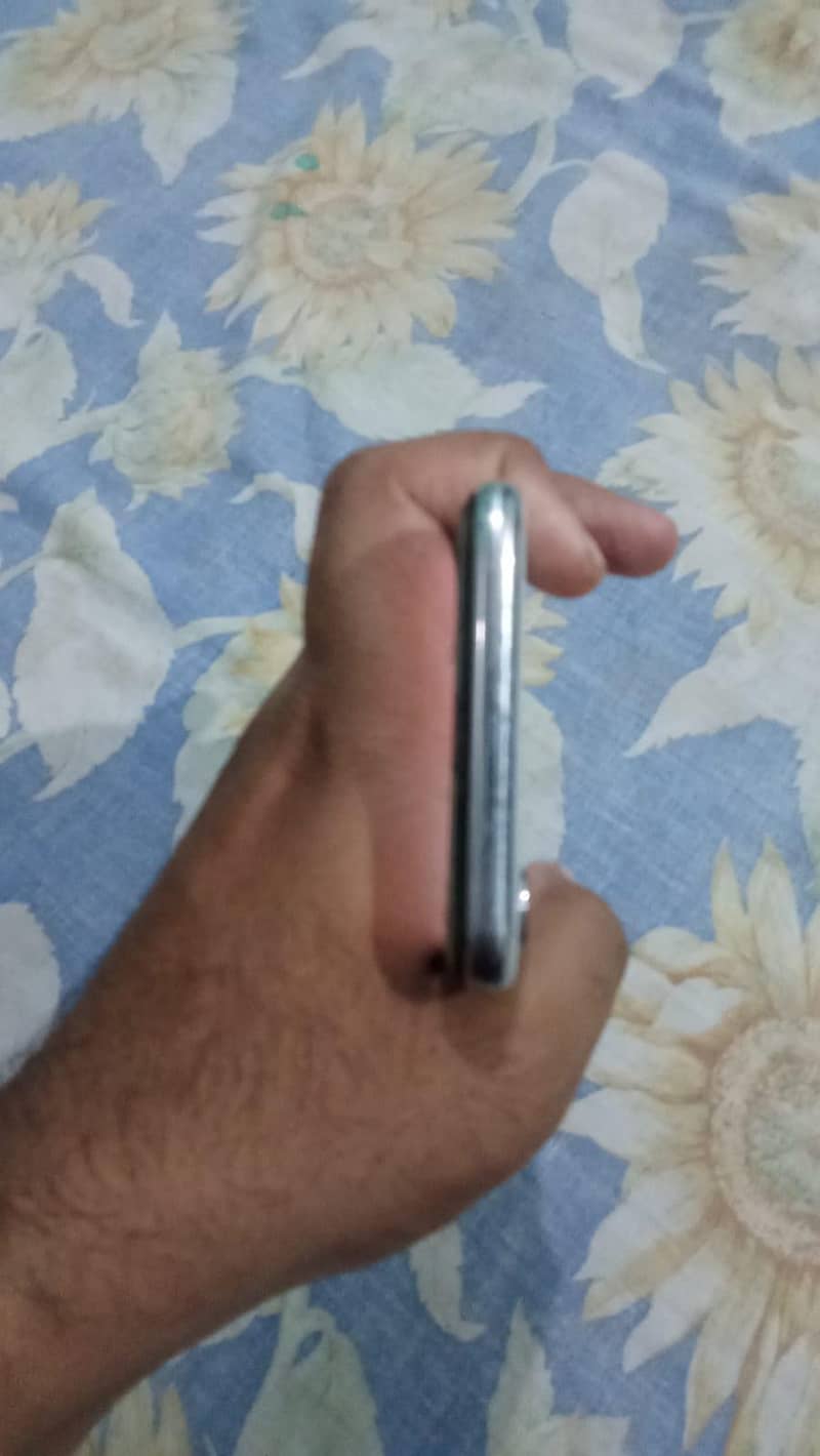 Apple iPhone X 4