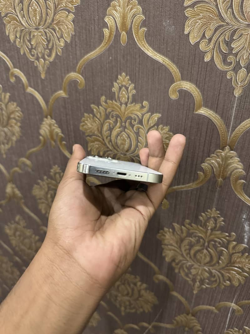 Apple iPhone 13 Pro 4