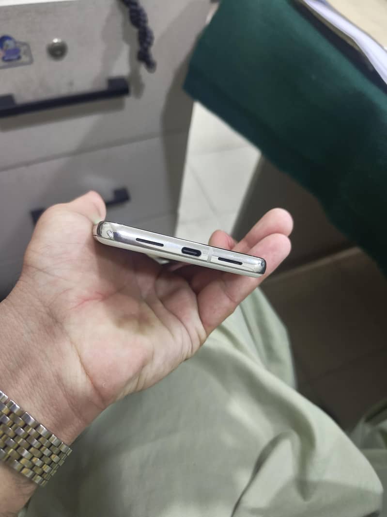 Google Pixel 8 Pro 6