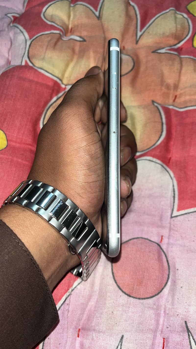 Apple iPhone SE 3