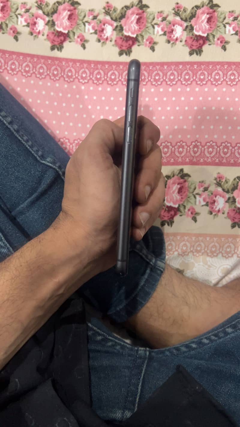 Apple iPhone 11 3