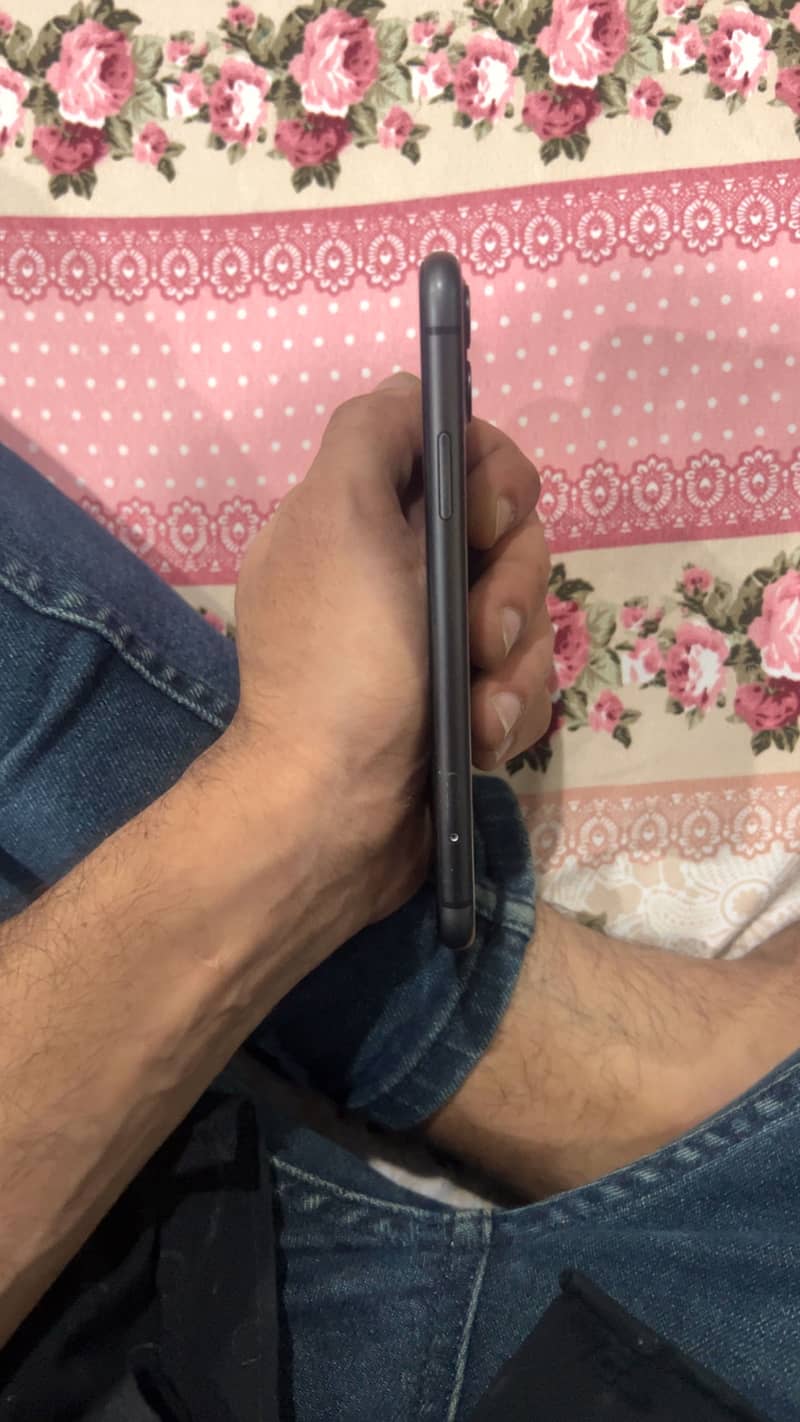 Apple iPhone 11 4