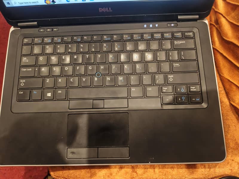 Dell Latitude E-7440 1