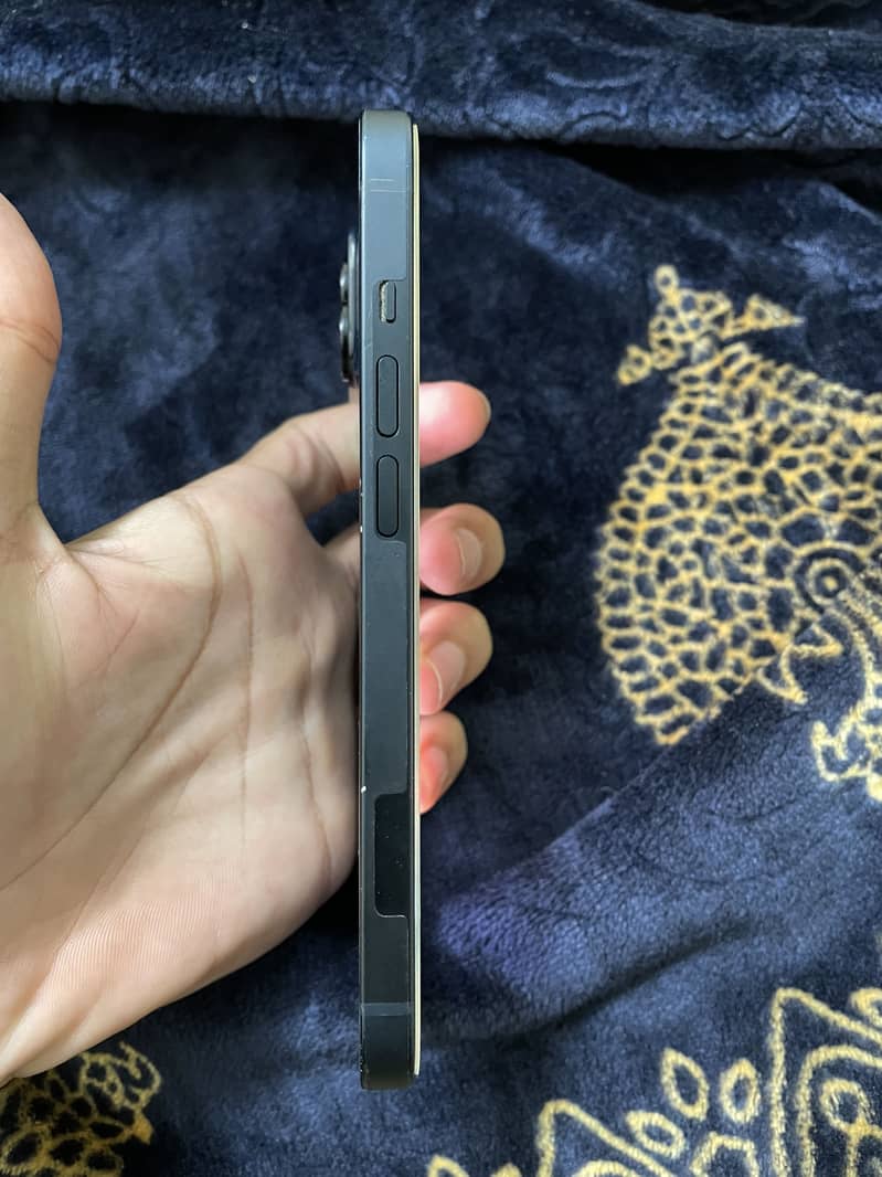 Apple iPhone 14 4