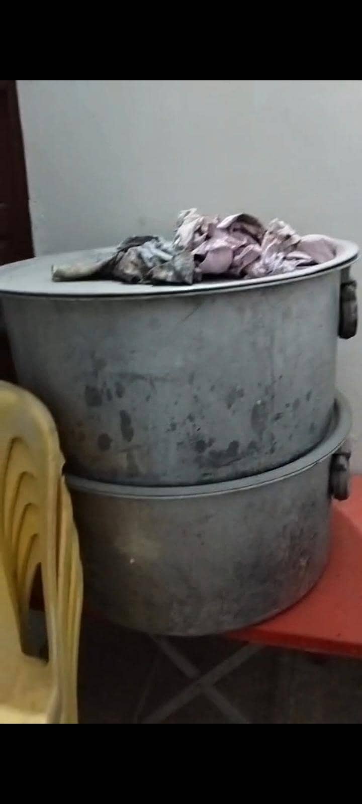 Cauldro/ pot 2