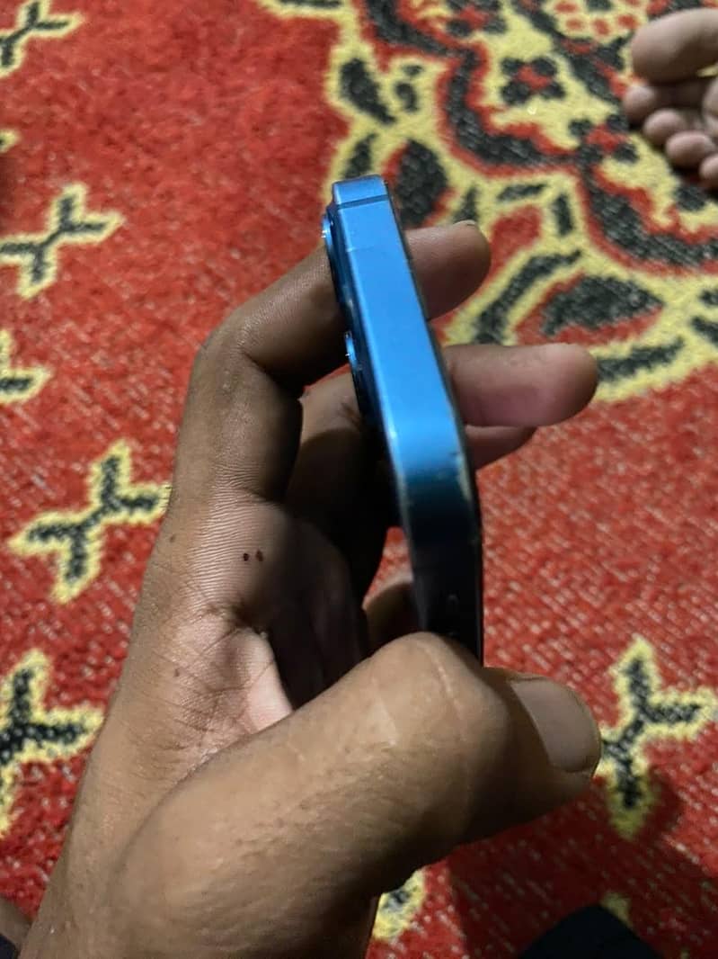 Apple iPhone 13 mini 4