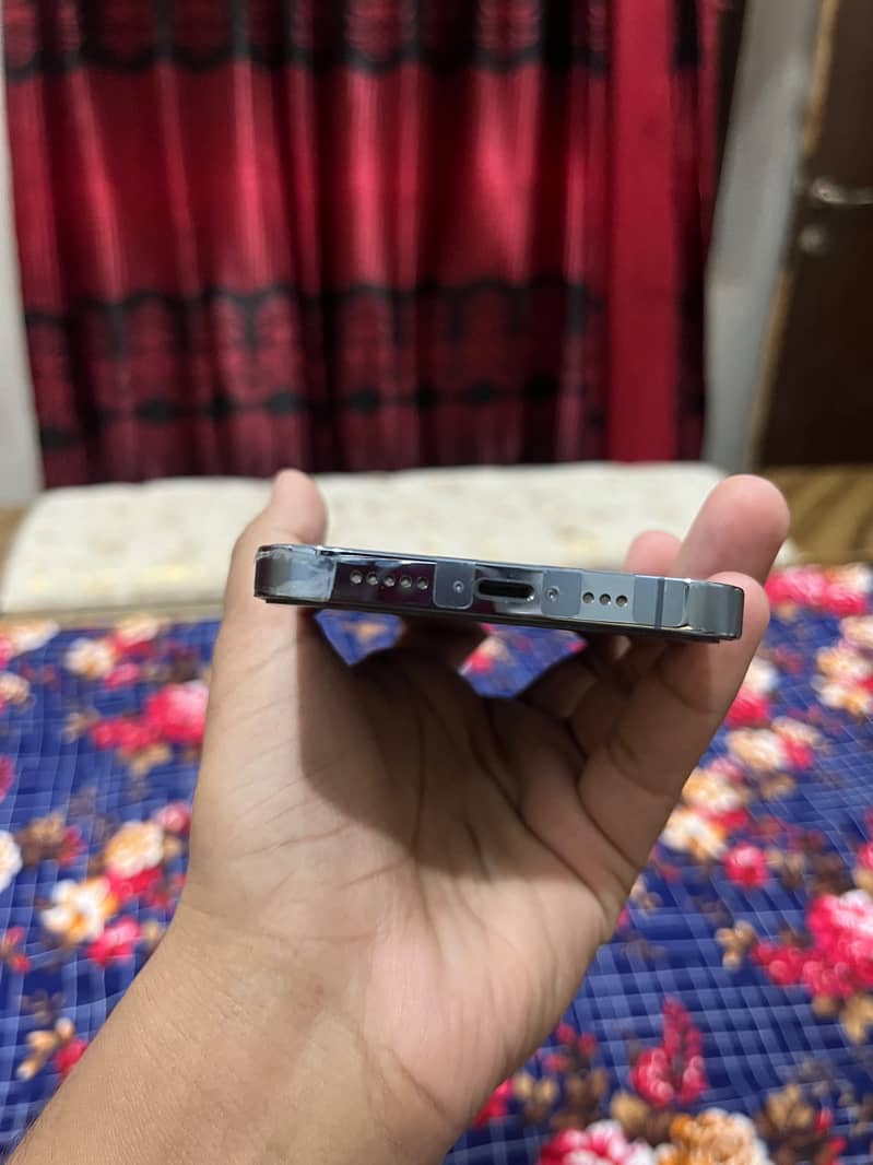 iPhone 13 Pro 2