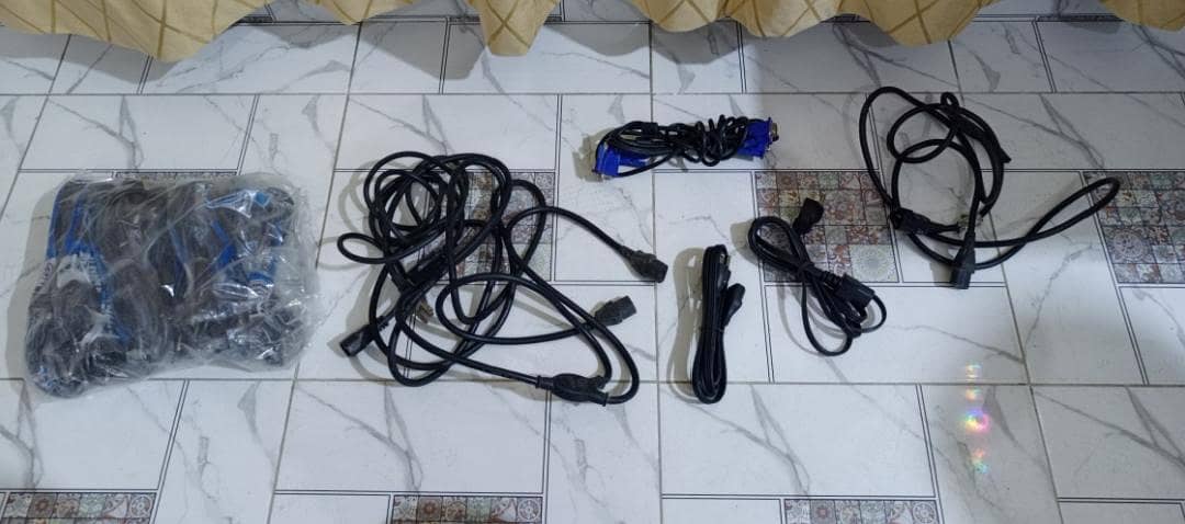 Power cable VGA Cable Available in Quantity 4