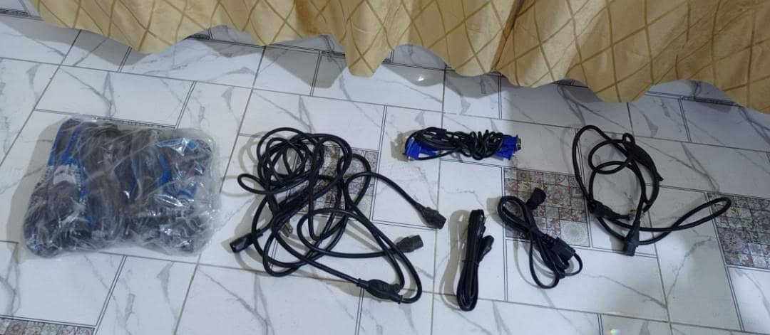 Power cable VGA Cable Available in Quantity 5