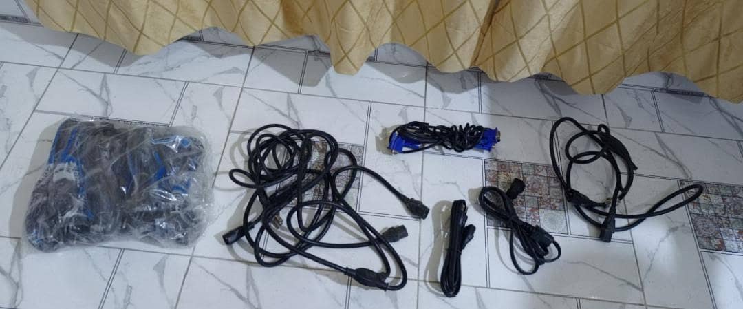 Power cable VGA Cable Available in Quantity 7