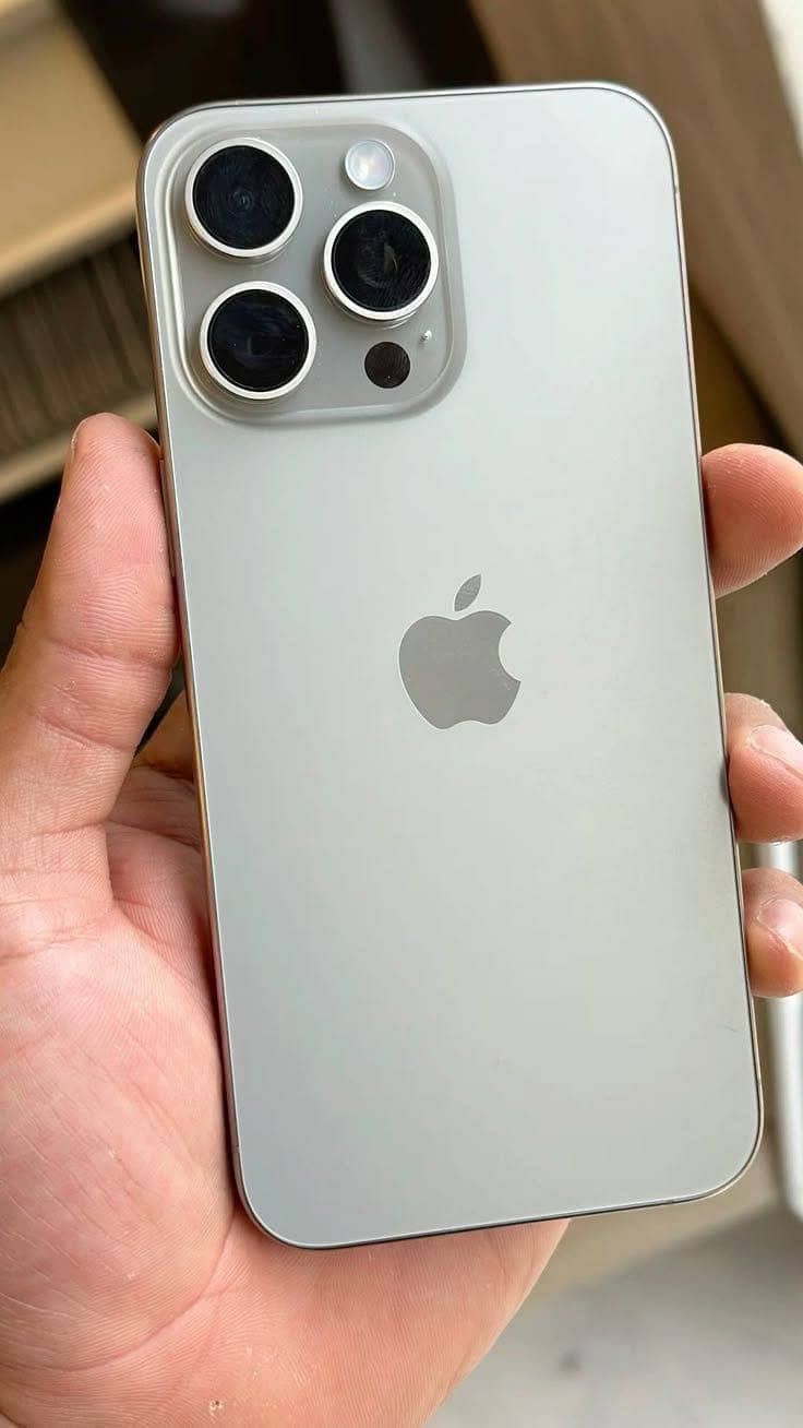 Apple iPhone 15 Pro Max 11