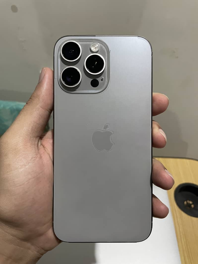 Apple iPhone 15 Pro Max 1