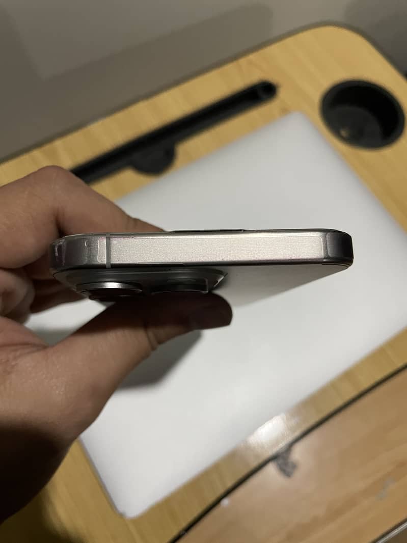 Apple iPhone 15 Pro Max 4
