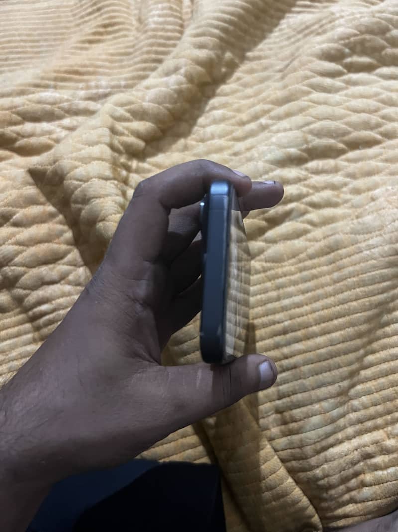 Apple iPhone 15 Pro 1