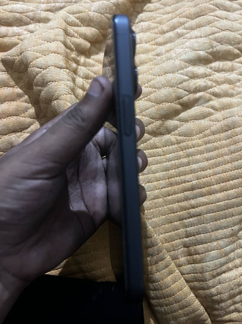 Apple iPhone 15 Pro 3