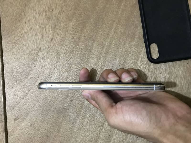 Apple iPhone XS 4