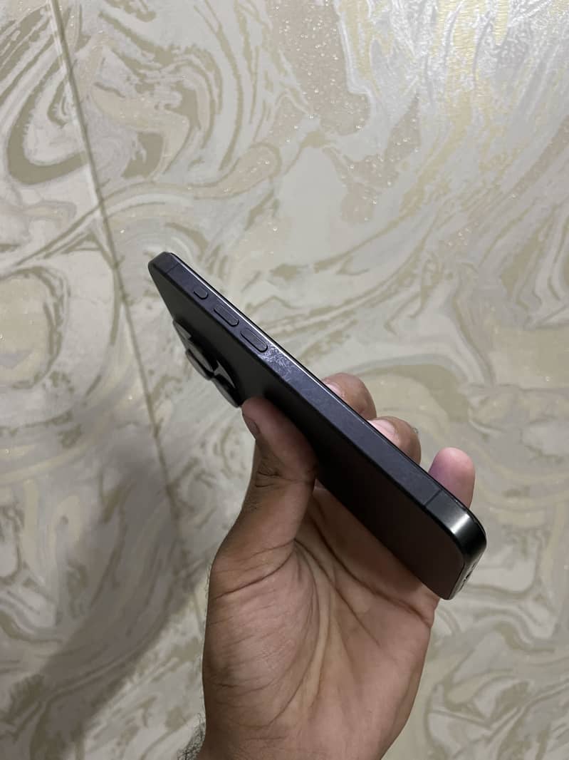 Apple iPhone 15 Pro 4