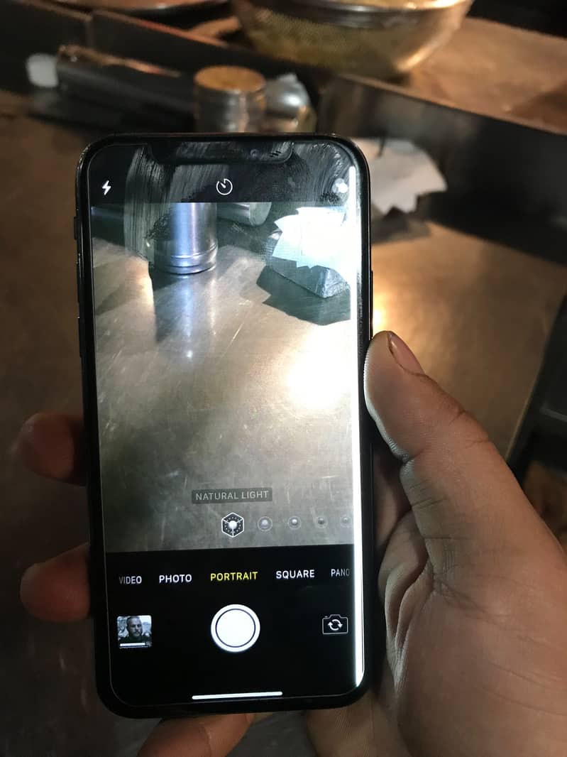 Apple iPhone X 4