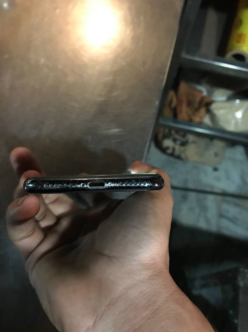 Apple iPhone X 5