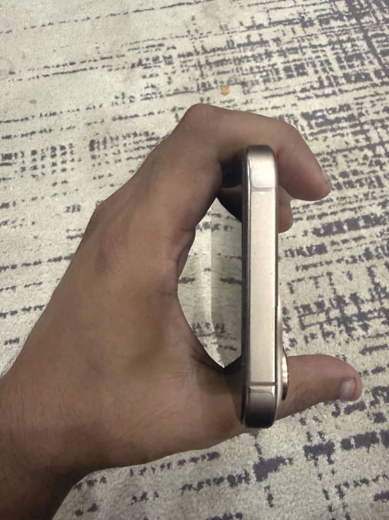 Apple iPhone 16 Pro Max 2