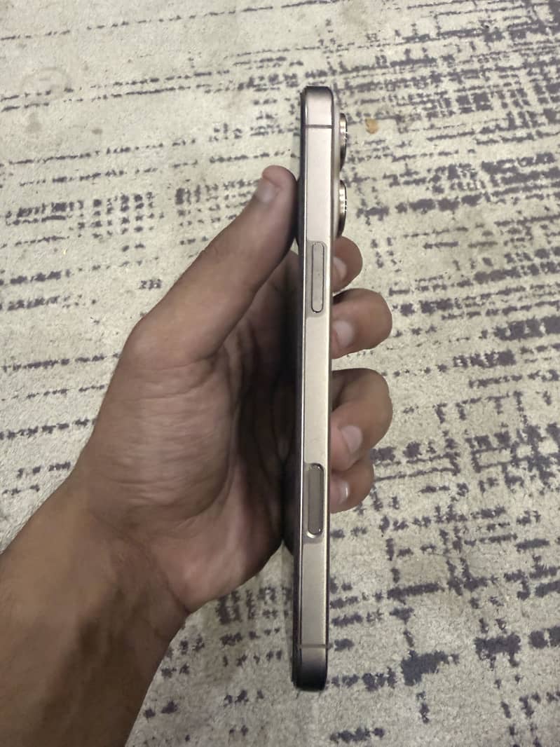 Apple iPhone 16 Pro Max 3