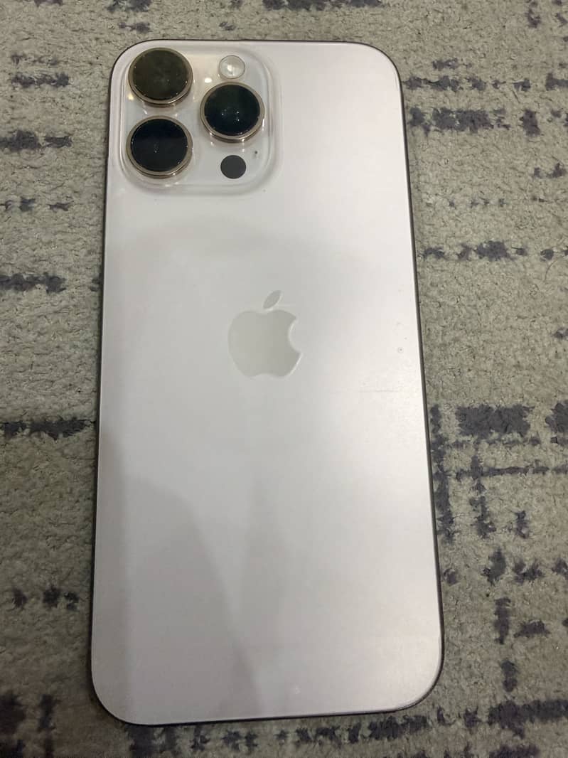 Apple iPhone 16 Pro Max 4