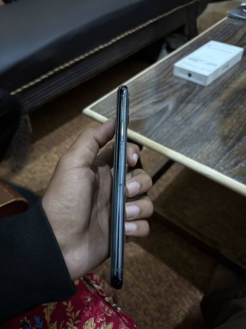 Apple iPhone 11 Pro Max 0