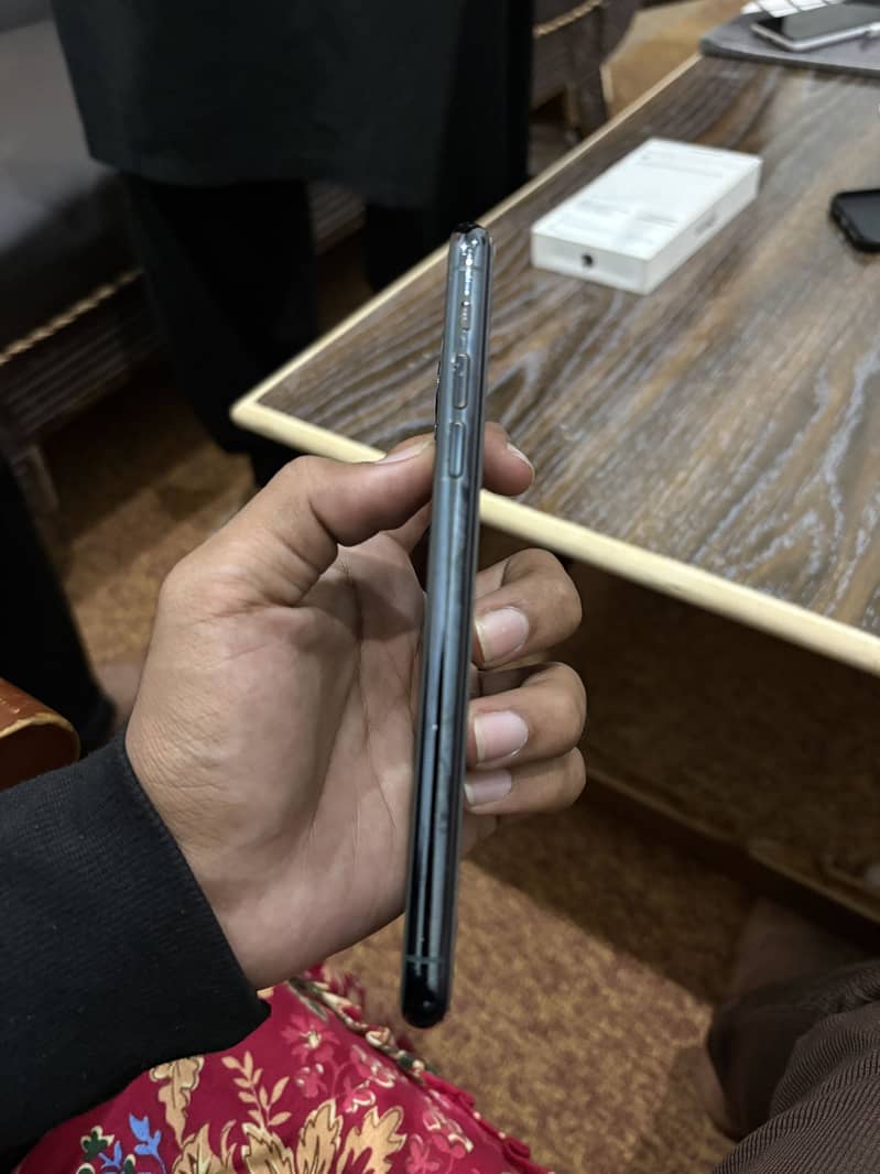 Apple iPhone 11 Pro Max 3