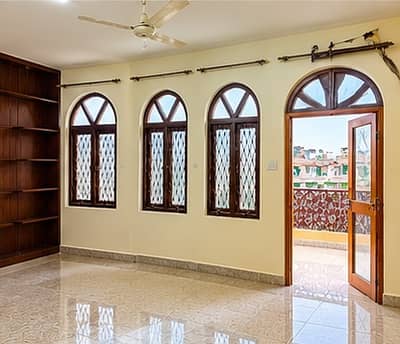 {Vip location} Seperate entrance Upper Portion