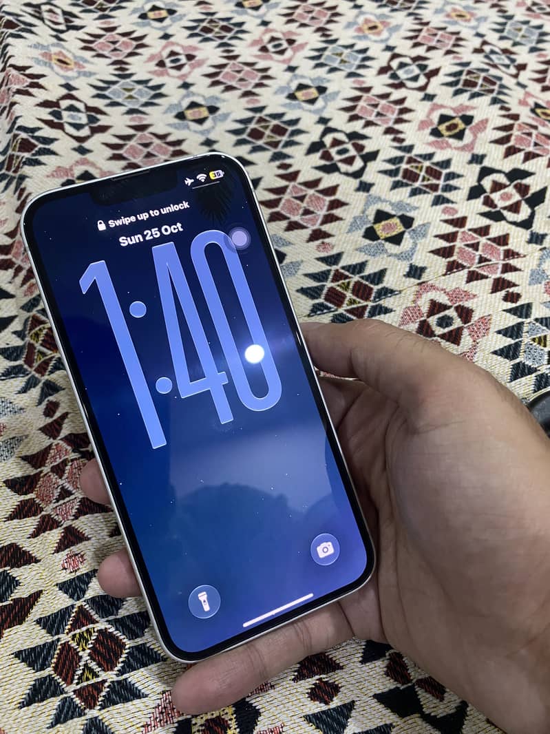 Apple iPhone 16e 0