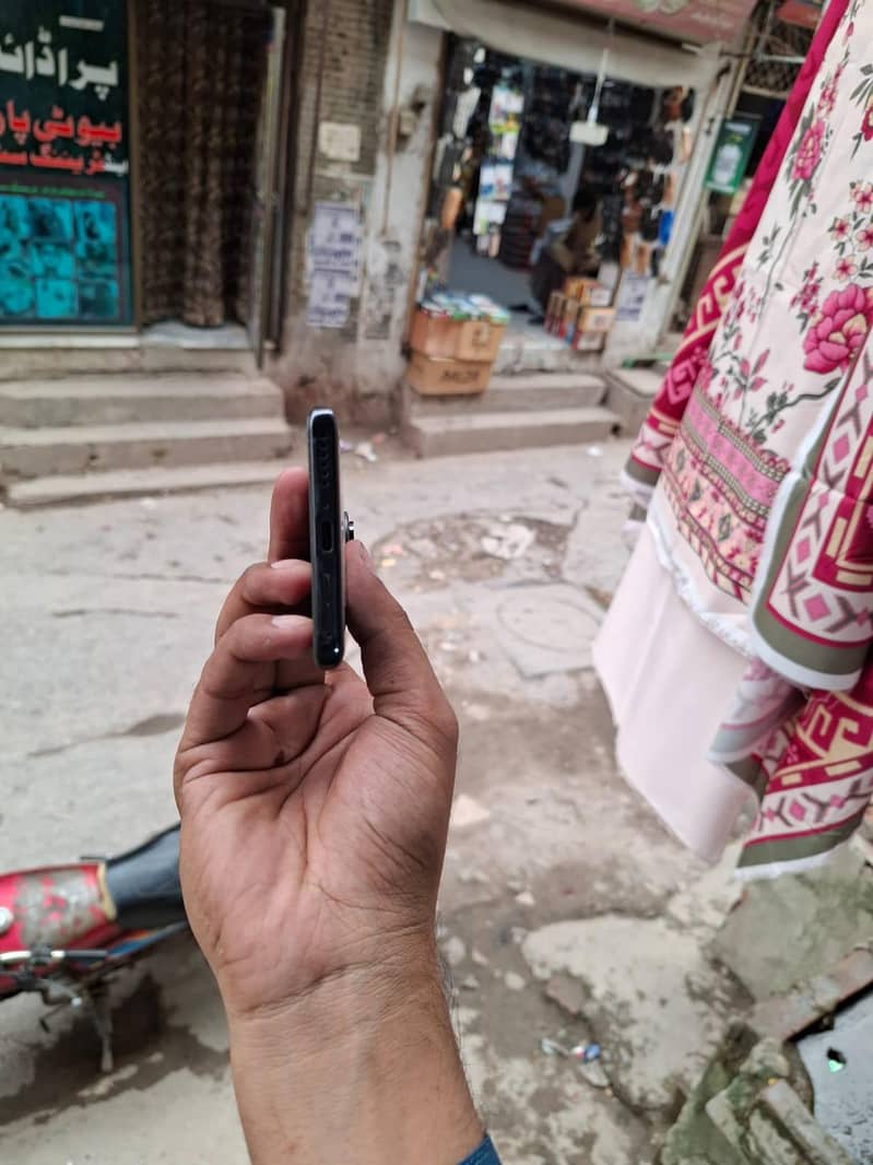 Xiaomi Redmi Note 14 Pro 4