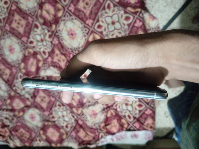 Apple iPhone X 5