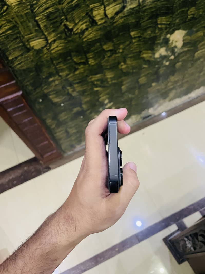 Apple iPhone 14 Pro 1