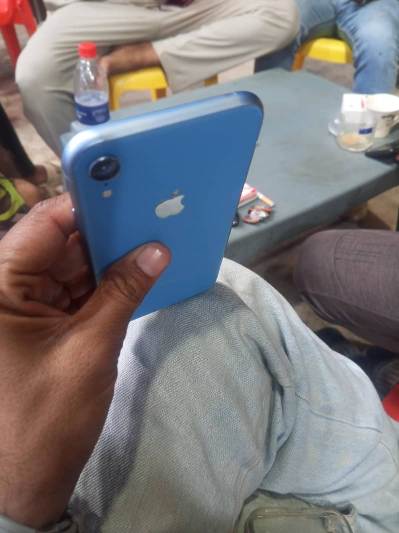 Apple iPhone XR 4