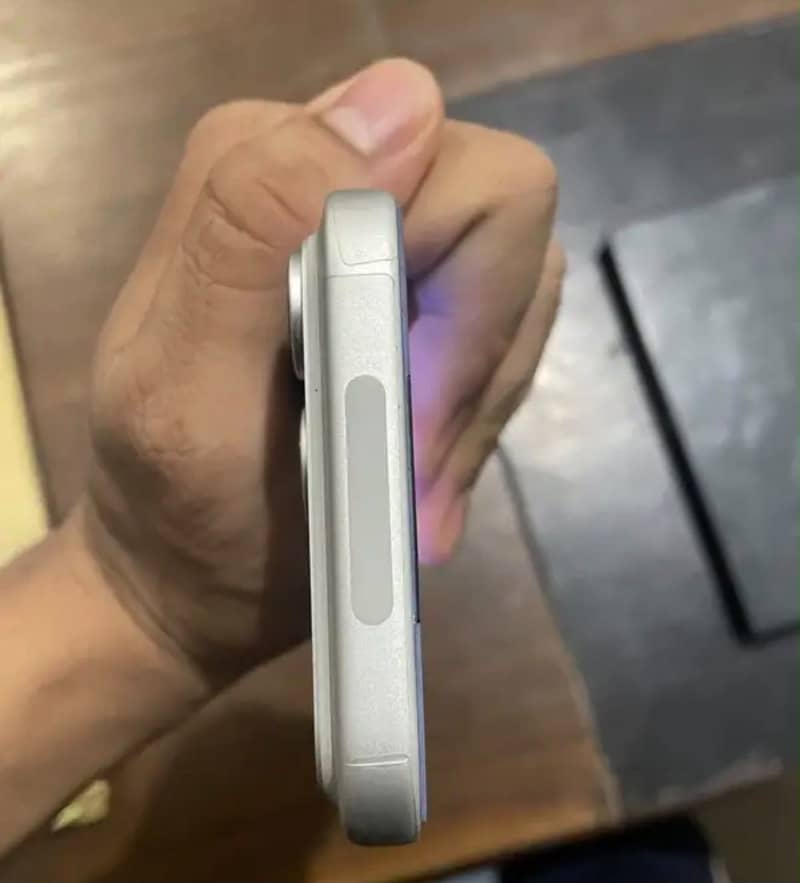 Apple iPhone 17 Pro Max JV 4